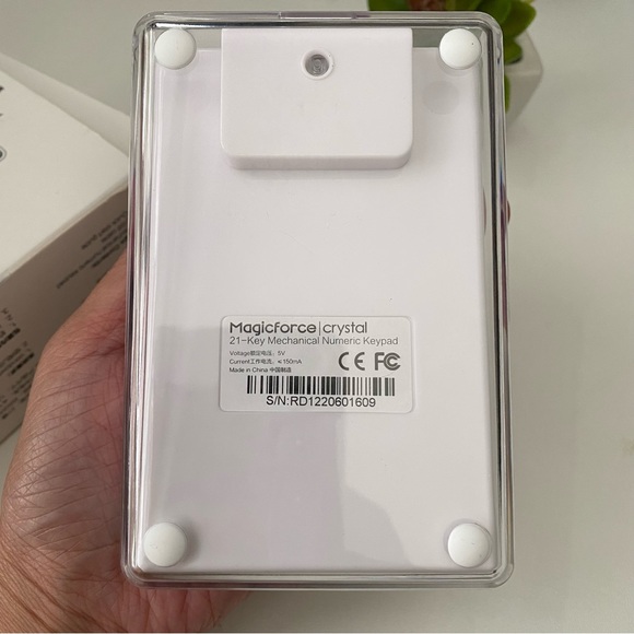 Magicforce Crystal 21-Key Mechanical Numeric Keypad - Picture 6 of 6